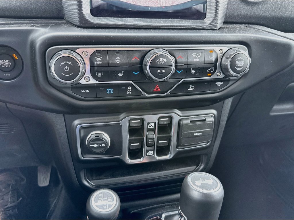 Certified 2022 Jeep Wrangler Unlimited Sahara w/ Cold Weather Group AWD/4WD image 17