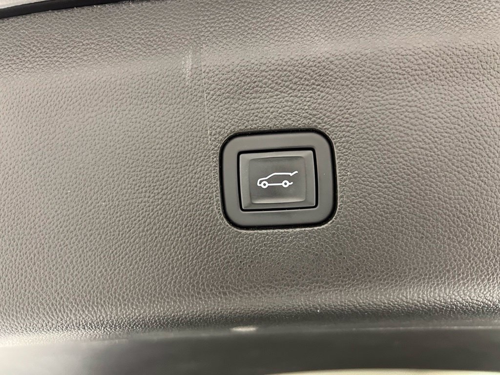 Used 2023 Buick Enclave Essence FWD image 32