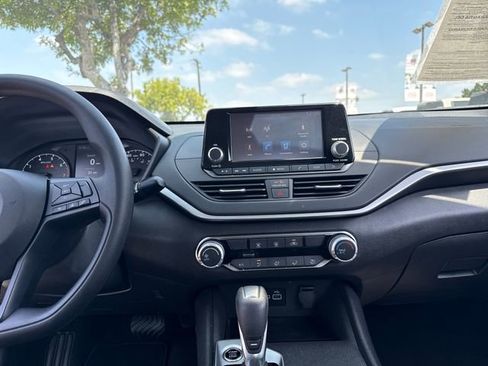 Used 2024 Nissan Altima 2.5 S FWD image 17