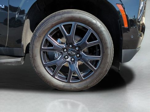 Used 2025 Chevrolet Suburban Premier image 10