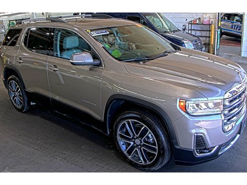 Used 2022 GMC Acadia SLT w/ Technology Package AWD/4WD image 6