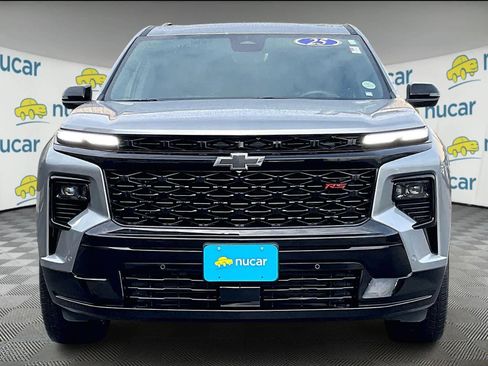 Used 2025 Chevrolet Traverse RS image 2