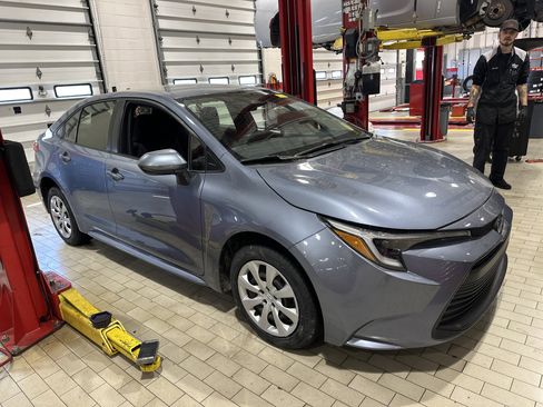 Used 2023 Toyota Corolla LE image 2