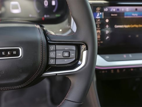 Used 2024 Jeep Wagoneer Launch Edition image 13