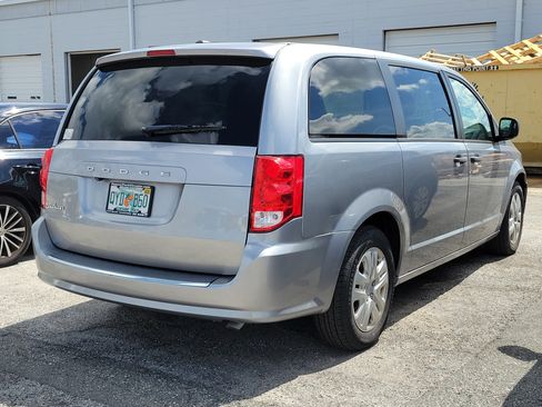 Used 2019 Dodge Grand Caravan SE w/ UConnect Hands-Free Group FWD image 6