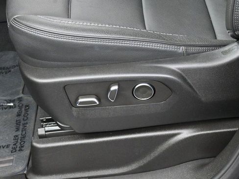 Used 2024 GMC Yukon Denali w/ Advanced Technology Package AWD/4WD image 16