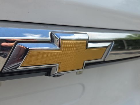 Used 2023 Chevrolet Traverse LT FWD image 30