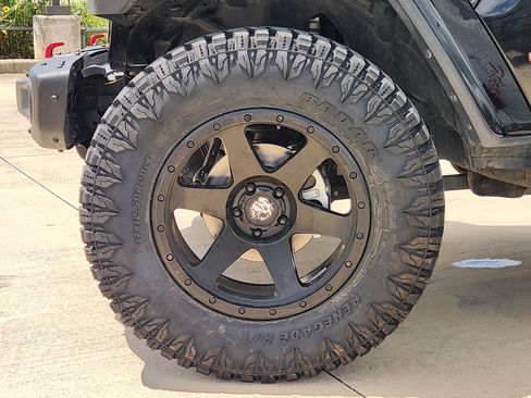 Used 2020 Jeep Gladiator Rubicon AWD/4WD image 12