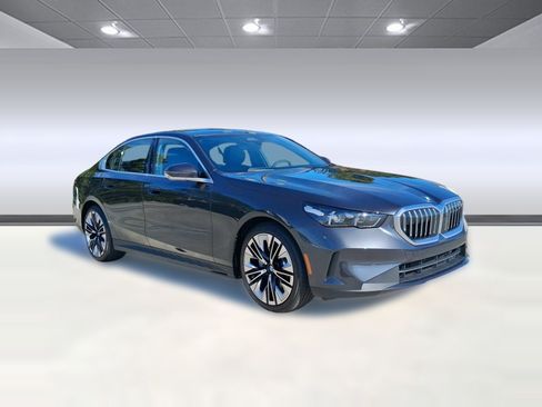 Used 2026 BMW 530i w/ Premium Package RWD image 6