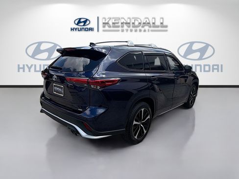 Used 2021 Toyota Highlander XSE FWD image 6