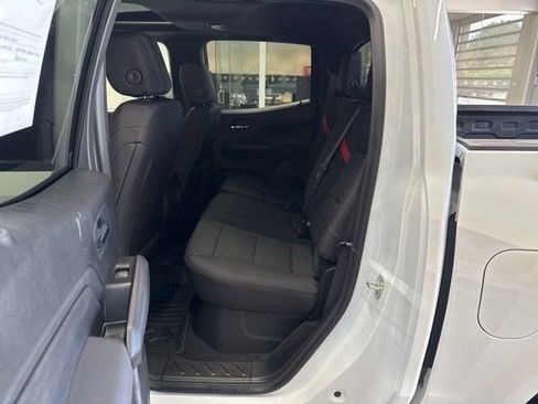 Used 2026 Chevrolet Colorado Z71 AWD/4WD image 37