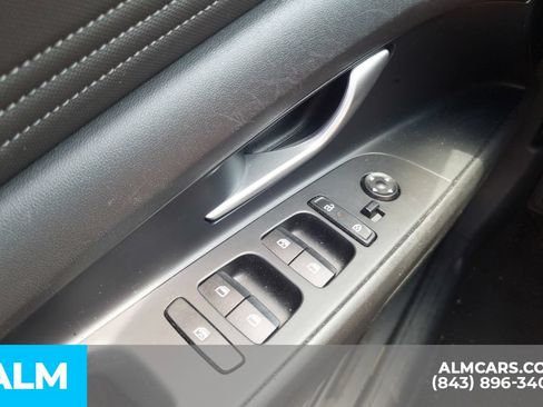 Used 2025 Hyundai Elantra SEL FWD image 20