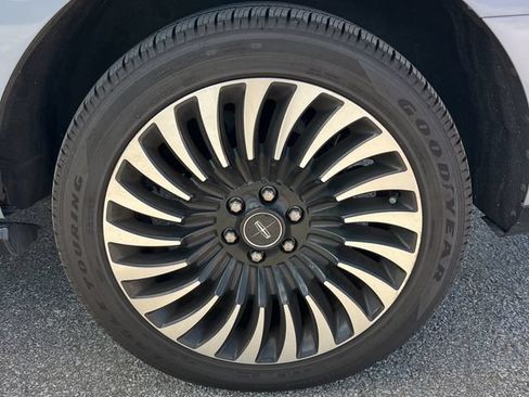 Used 2018 Lincoln Navigator Black Label w/ Cargo Package AWD/4WD image 21