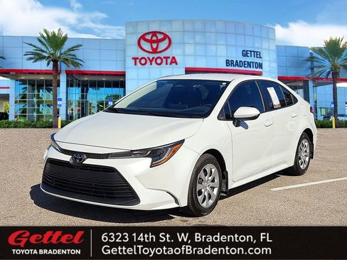 Certified 2025 Toyota Corolla LE image 1