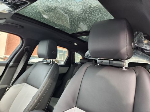 New 2026 Land Rover Range Rover Velar Dynamic SE image 10