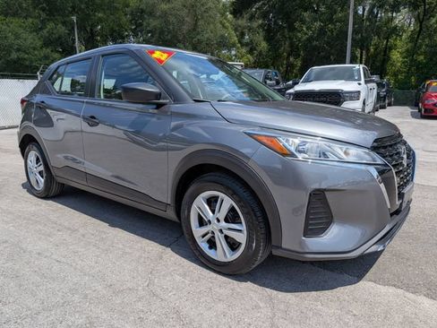 Used 2022 Nissan Kicks S FWD image 2