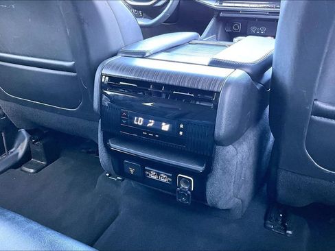 Certified 2024 Jeep Wagoneer L Series II RWD image 19
