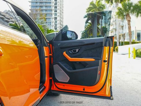 Used 2022 Lamborghini Urus image 30