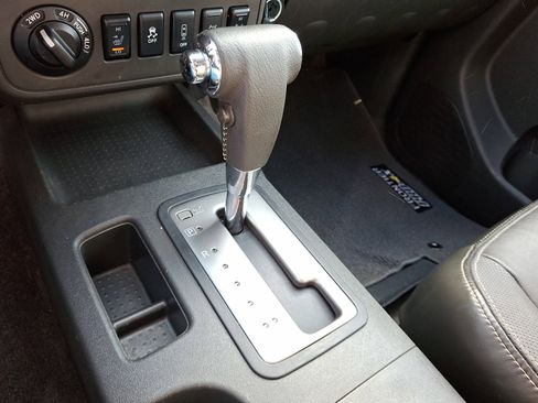 Used 2015 Nissan Frontier PRO-4X w/ Pro-4x Luxury Package image 16