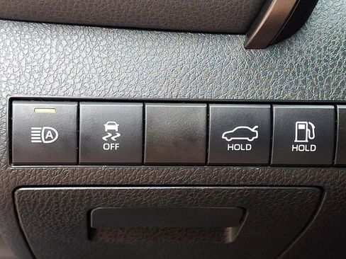 Used 2022 Toyota Camry SE w/ Carpet Mat Package (TMS) FWD image 24