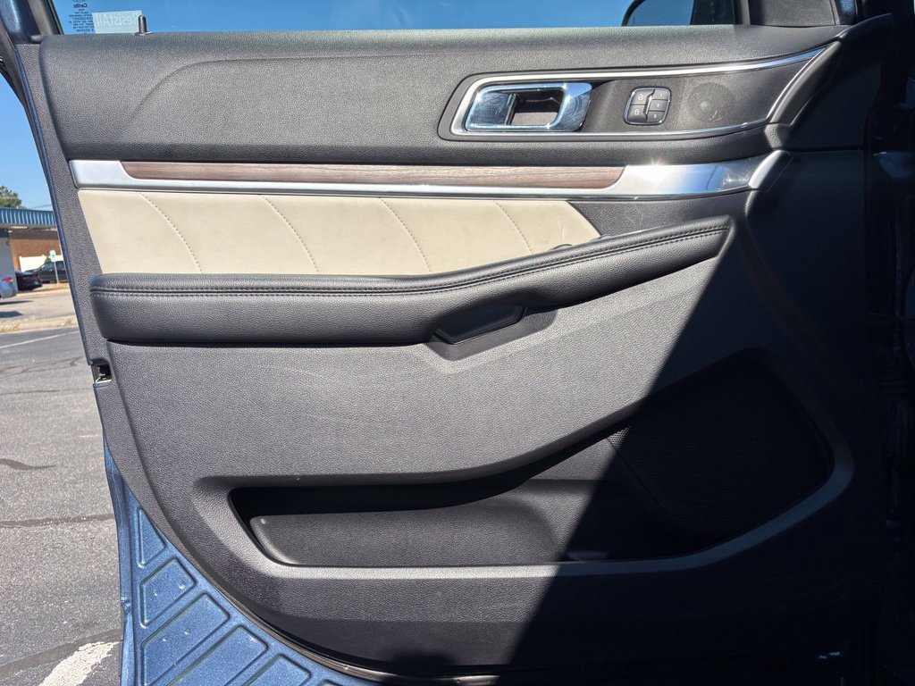 Used 2019 Ford Explorer Limited w/ Limited Luxury Package FWD image 20