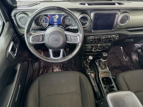 Used 2022 Jeep Wrangler Unlimited Sahara w/ Cold Weather Group AWD/4WD image 4