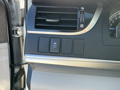 Used 2013 Toyota Camry LE image 24