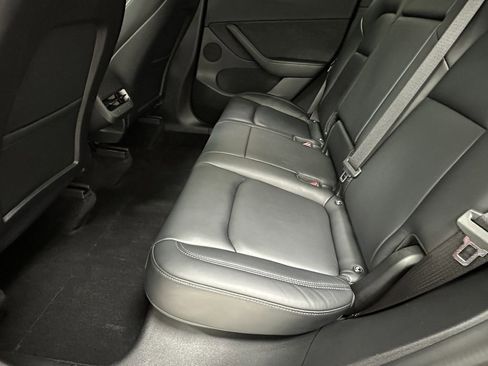 Used 2021 Tesla Model Y Long Range image 23