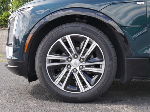 Used 2024 Cadillac Lyriq Luxury AWD/4WD image 11