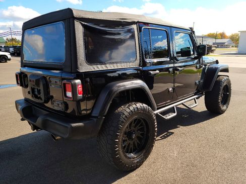 Used 2022 Jeep Wrangler Unlimited Sport image 4