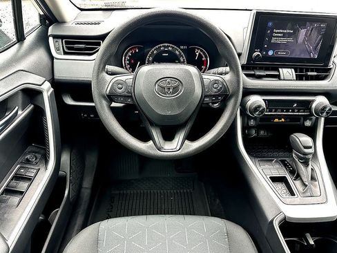 Used 2025 Toyota RAV4 XLE FWD image 19