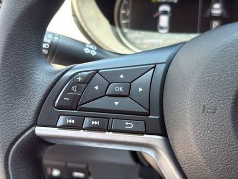 Used 2021 Nissan Versa SV FWD image 21