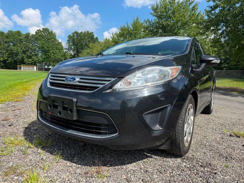 Used 2013 Ford Fiesta SE w/ Super Fuel Economy Pkg FWD image 1