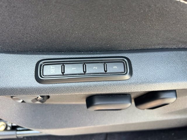 Used 2024 Volkswagen Atlas SEL AWD/4WD image 30