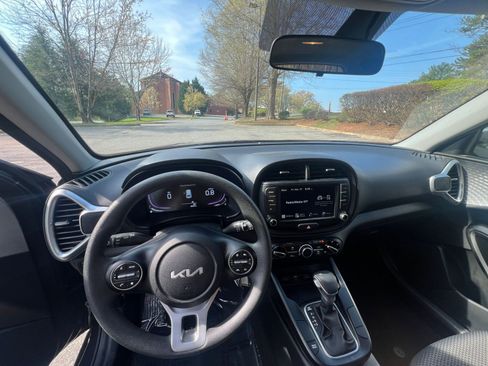 Used 2025 Kia Soul LX w/ LX Technology Package image 28
