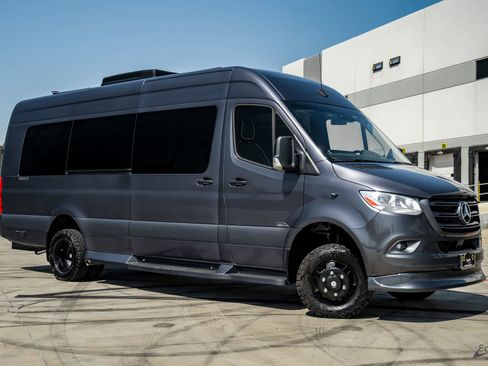 Used 2021 Mercedes-Benz Sprinter 3500 w/ Comfort Plus Package image 19