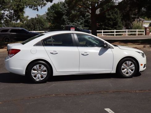 Used 2012 Chevrolet Cruze LS FWD image 4