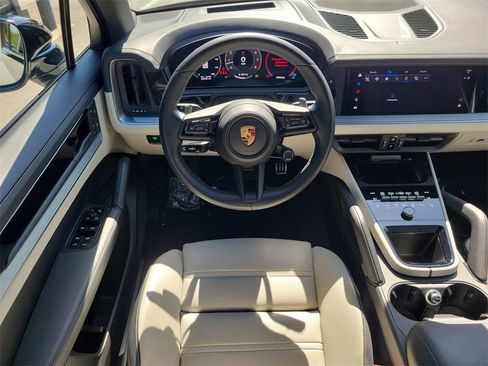 Used 2024 Porsche Cayenne S image 19