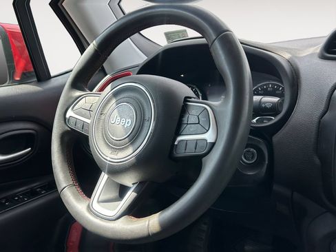 Used 2023 Jeep Renegade Latitude AWD/4WD image 12