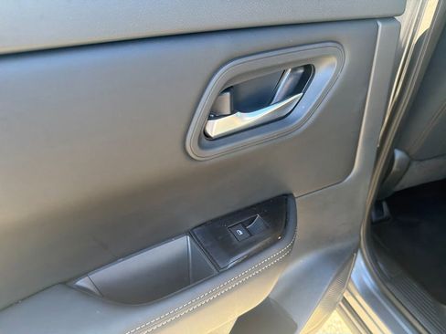 Certified 2025 Nissan Rogue SV image 19