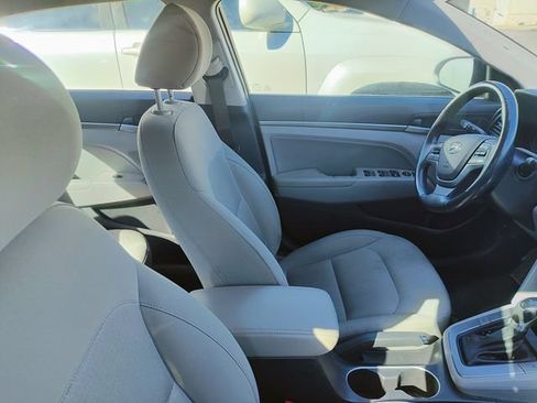 Used 2017 Hyundai Elantra SE w/ SE A/T Tech Package 03 FWD image 4