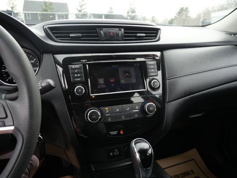 Used 2018 Nissan Rogue S image 12