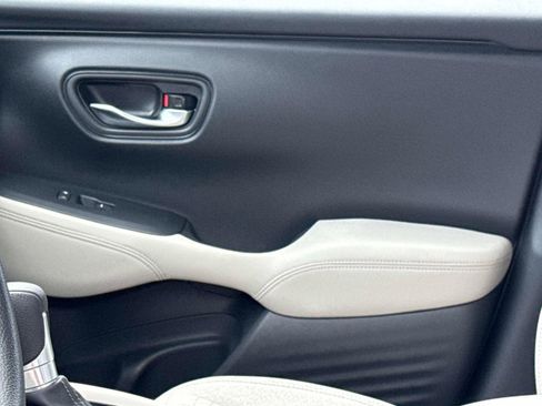 Used 2024 Honda HR-V LX image 19