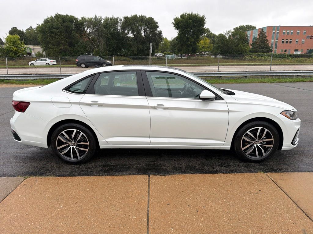 Certified 2026 Volkswagen Jetta SE FWD image 9