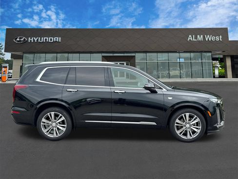 Used 2022 Cadillac XT6 Premium Luxury FWD image 4
