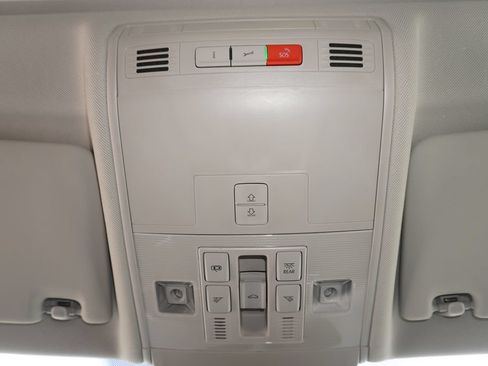 Used 2022 Volkswagen Tiguan SE FWD image 21