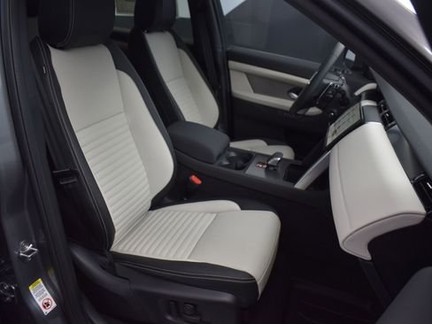 New 2024 Land Rover Discovery Sport Dynamic SE image 10