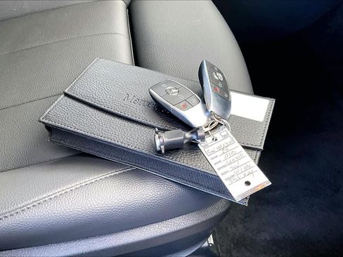 Used 2025 Mercedes-Benz GLB 250 image 14