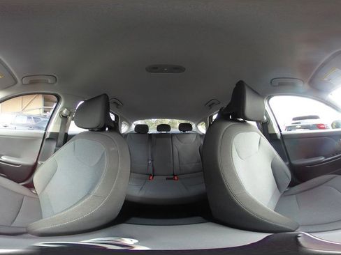 Used 2025 Kia K4 LXS image 43