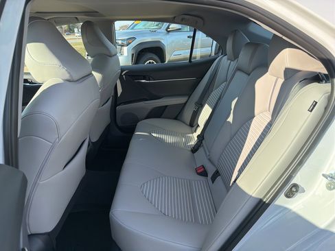 Used 2024 Toyota Camry SE image 6